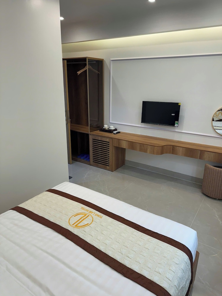 Basic Double Room, 1 Queen Bed, Hill View