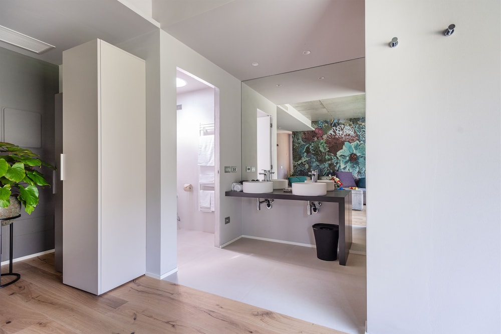 Suite - Photo 2