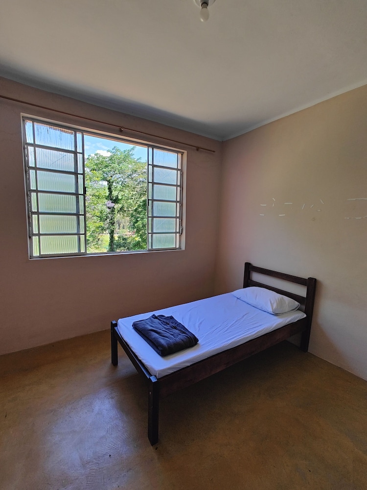 Basic Twin Room, 2 Twin Beds photo 1