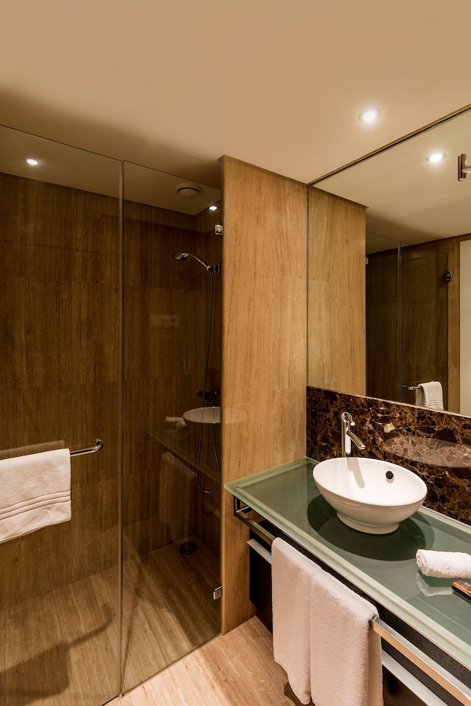 Luxury Suite, 2 Bedrooms - Photo 10