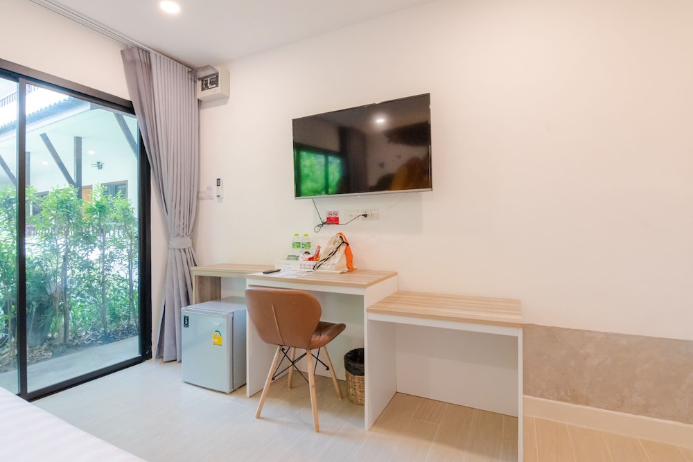 Deluxe Twin Room - Photo 8