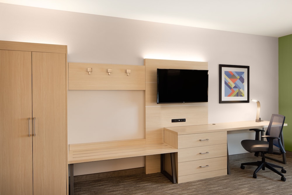 Suite, 1 King Bed, Accessible (Communications) - Photo 2