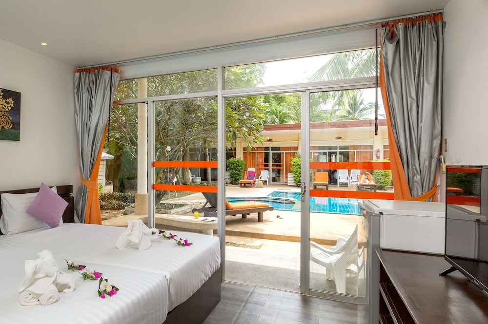 Deluxe Villa Pool Access - Photo 6