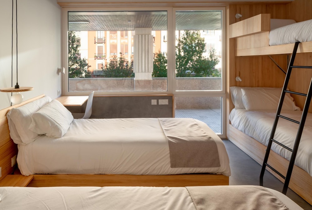 Family Double or Twin Room, City View photo 3