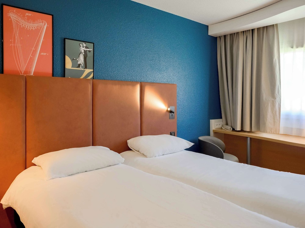 Room, 2 Twin Beds - Photo 2