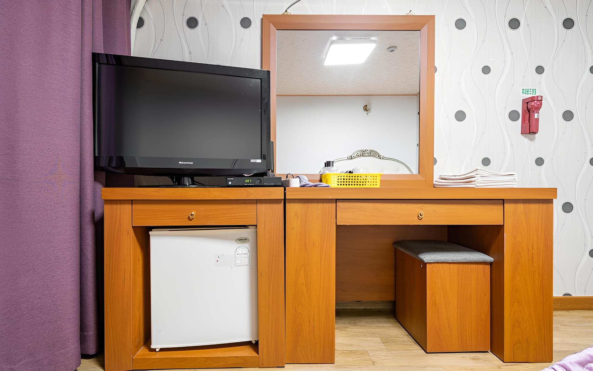 Room (Western-style room (double room)) - Photo 7