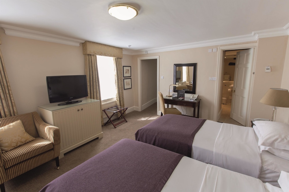Superior Room, 1 King Bed (Deluxe King) photo 2