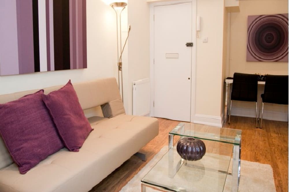 Deluxe One Bedroom Apartment ( 3 Adults) photo 1