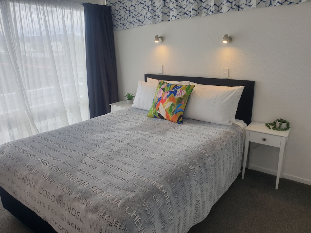 Two Bedroom with Lake View photo 2