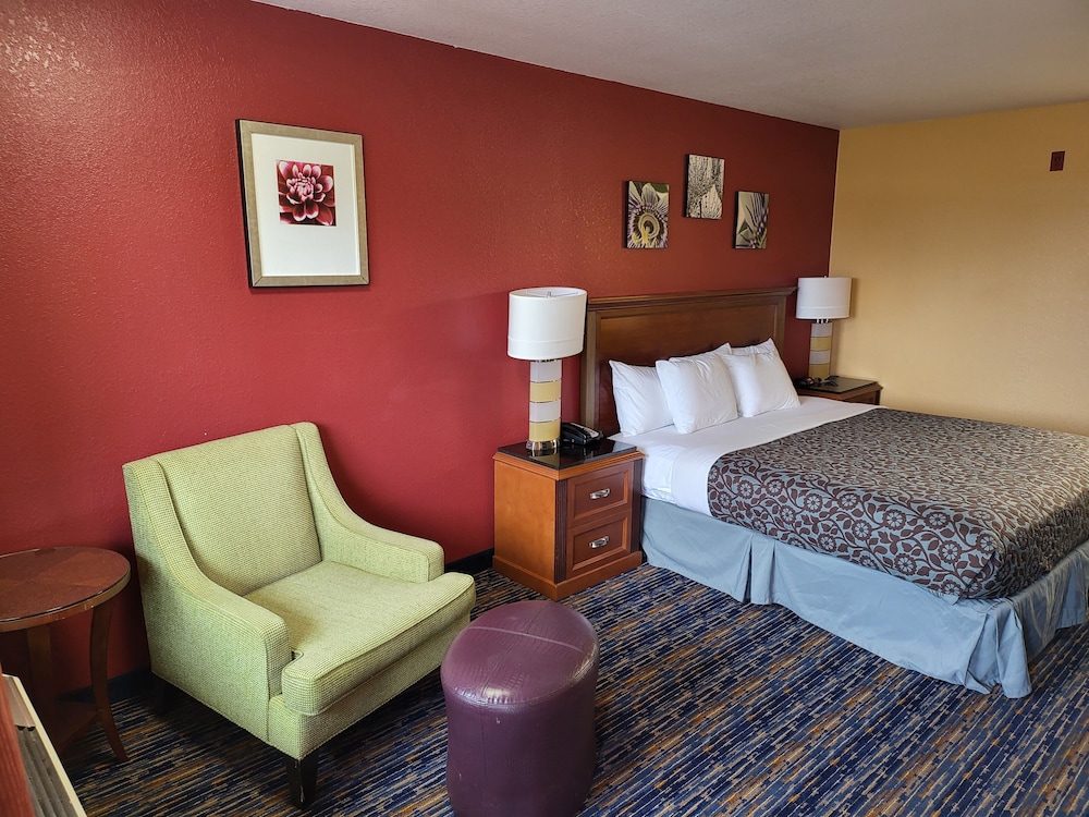 Deluxe Room, 1 King Bed with Sofa bed, Non Smoking - Photo 1