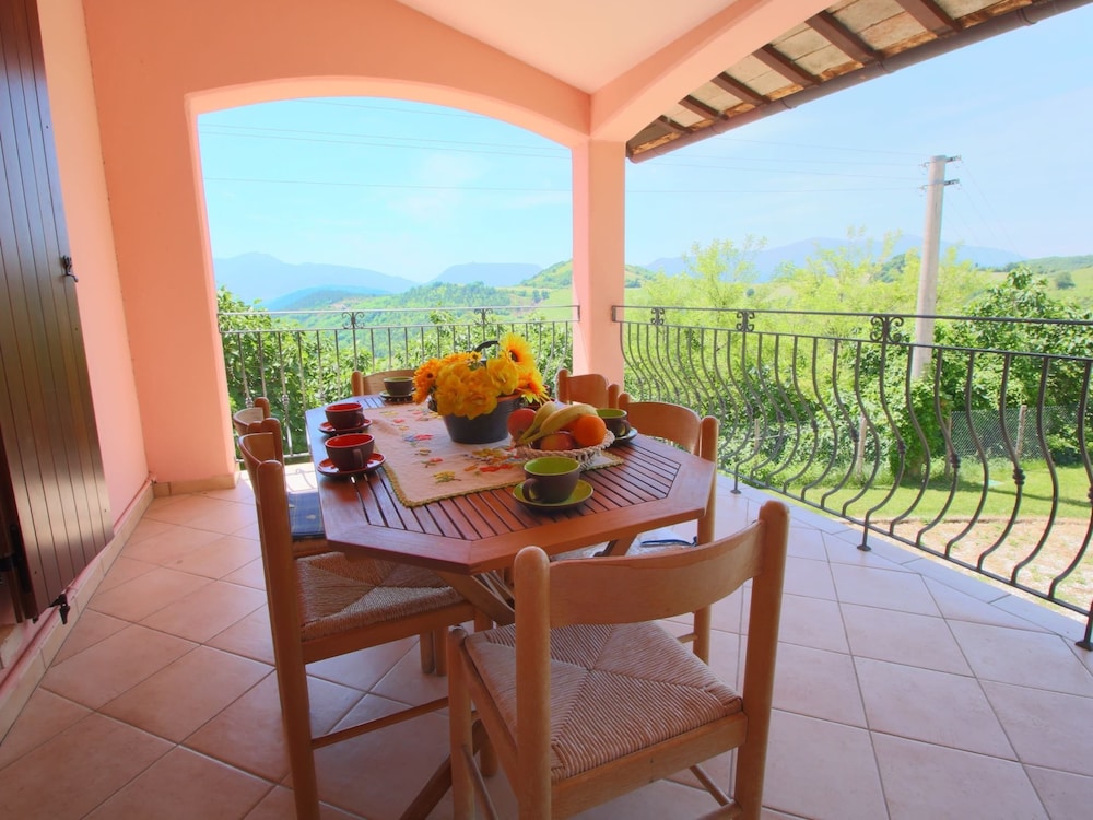 Villa photo 2