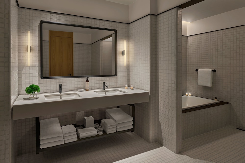 Deluxe Suite, 1 Bedroom - Photo 3