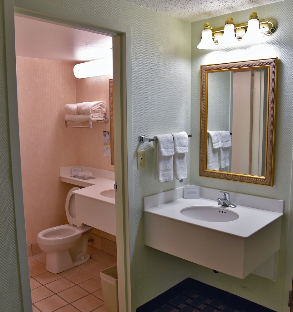 Business Suite, 1 King Bed, Non Smoking - Photo 11
