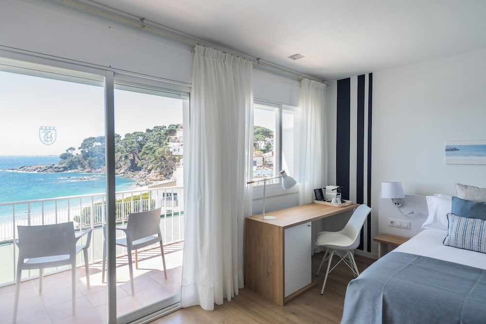 Superior Double Room, Terrace, Sea View - Photo 8
