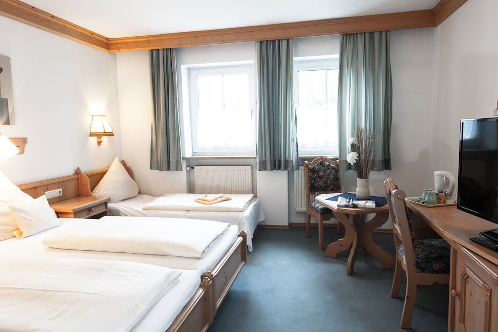 Triple Room (with Shower) - Photo 1