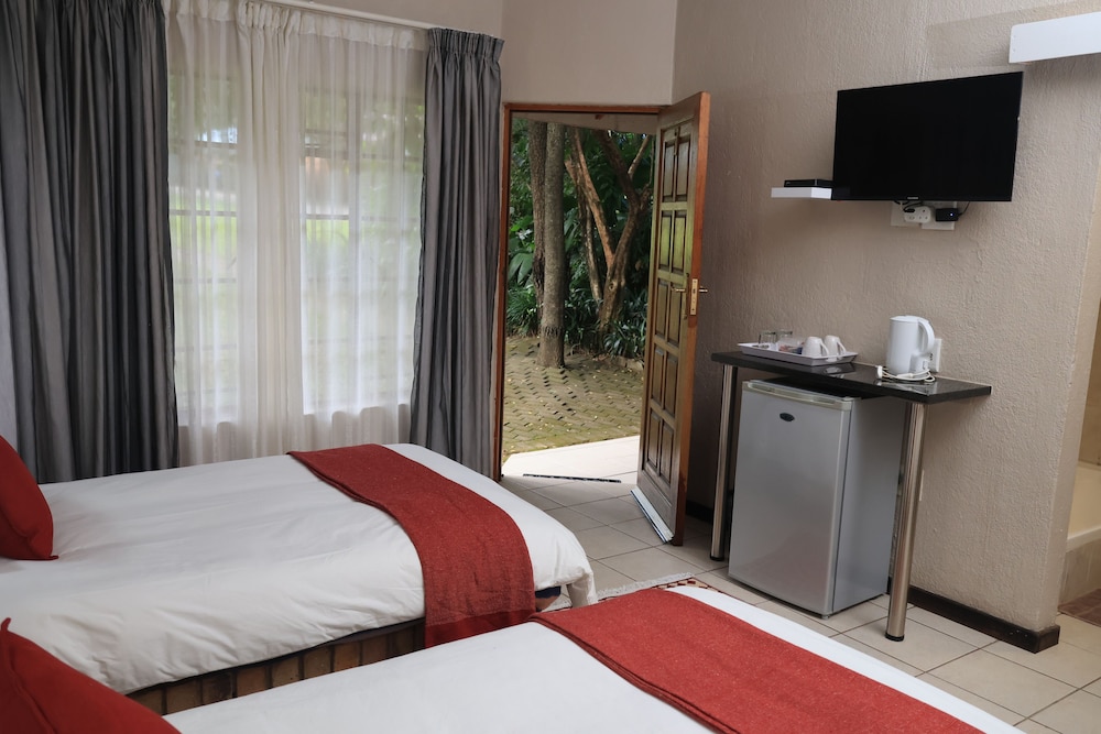 Standard Twin Room, Multiple Beds photo 2