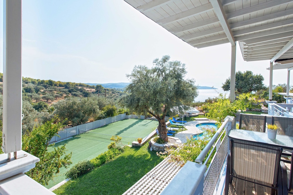 Deluxe  Quadruple Apartment with Kitchen, Living Room and Sea View photo 2