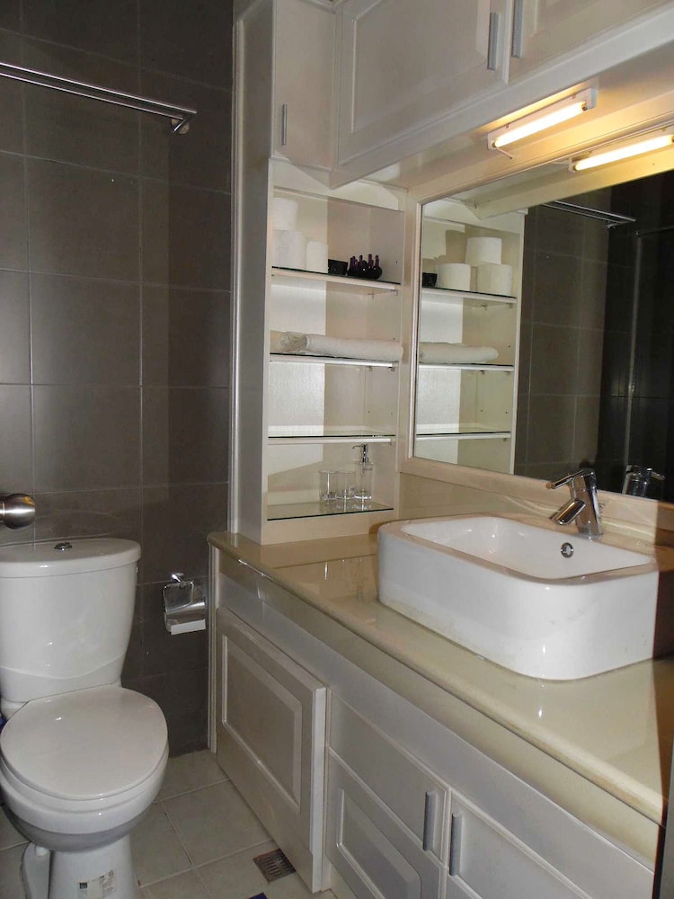 Luxury Condo, 2 Bedrooms, Ocean View photo 2