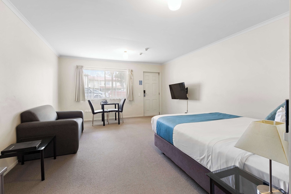 Superior Studio, 1 Queen Bed, Non Smoking, Kitchenette - Photo 1