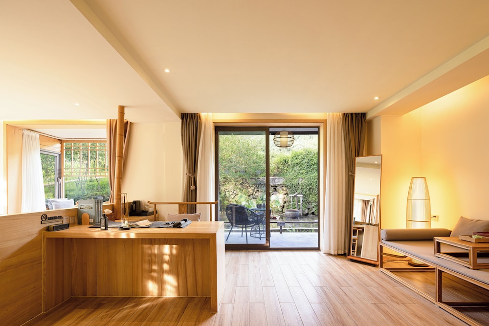 Superior Double Room, Balcony, Hill View photo 2