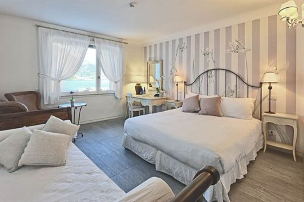 Deluxe Double Room, Private Pati on the Lake in Villa, No Lift