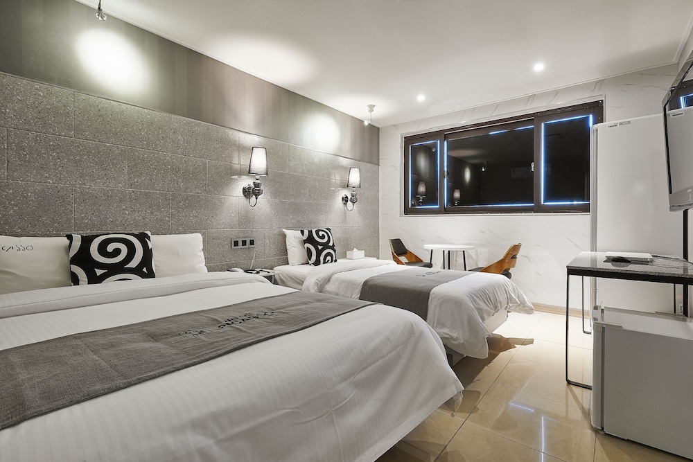 Premium Twin Room photo 1