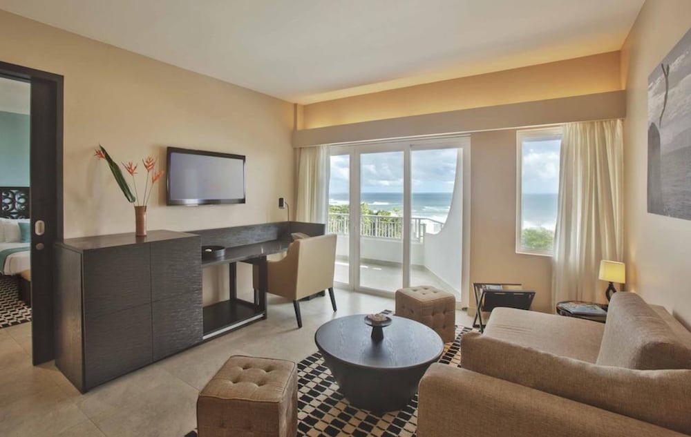 Deluxe Suite, 1 King Bed, Sea View (1 Bedroom, Allure) photo 2