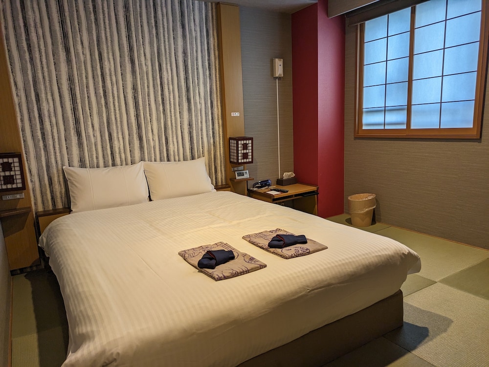 Japanese Style Bed, Double Room, Simmons Mattress, Non Smoking