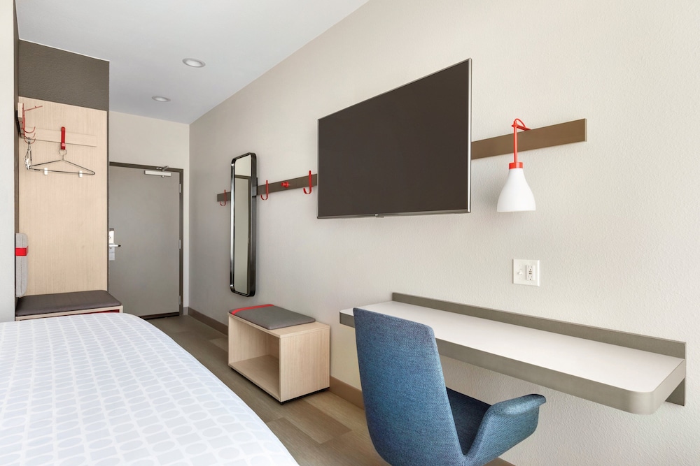 Standard Room, 1 King Bed, Accessible (Mobility, Transfer Shower) - Photo 6
