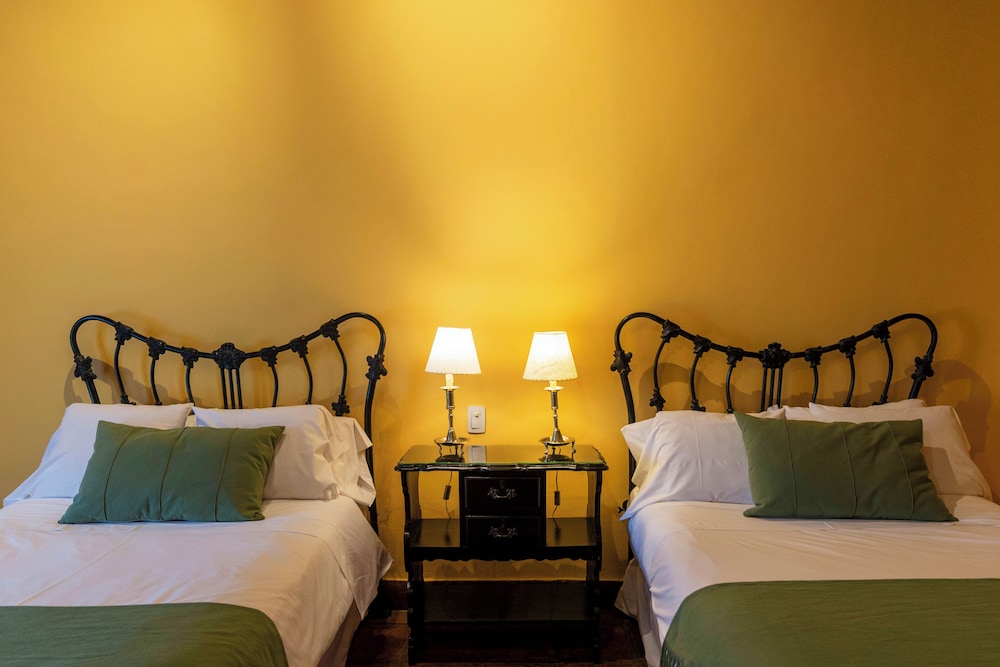 Gallery Room, 2 Twin Beds