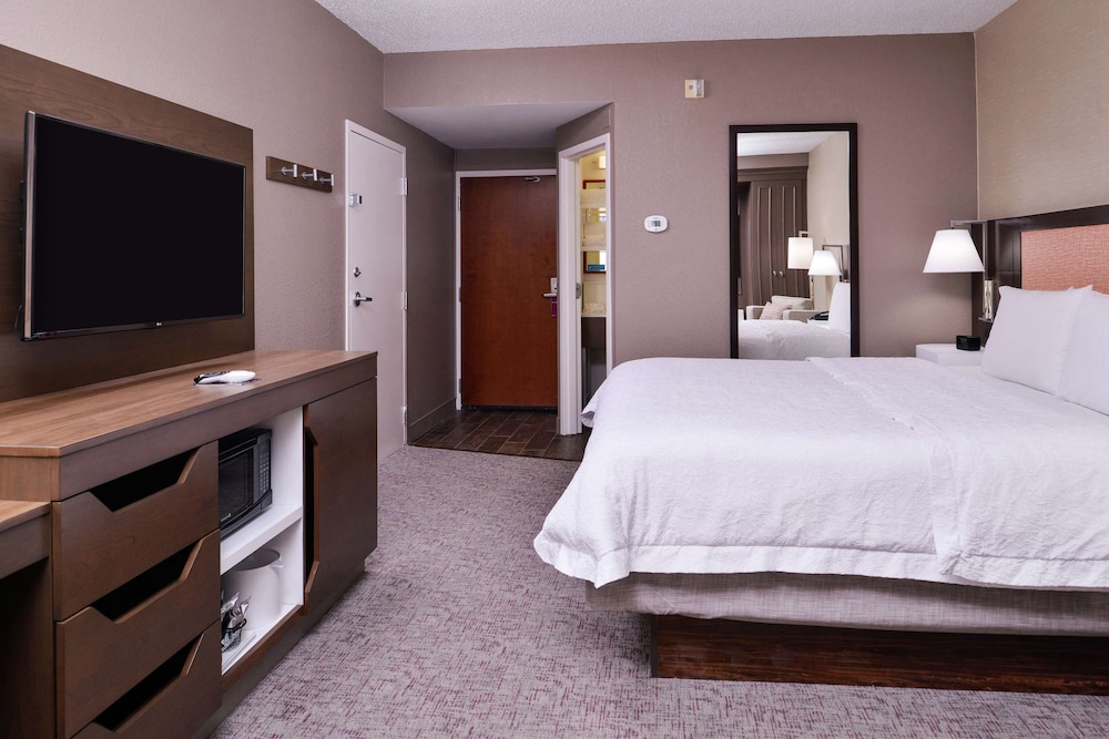 King Bed - Photo 5