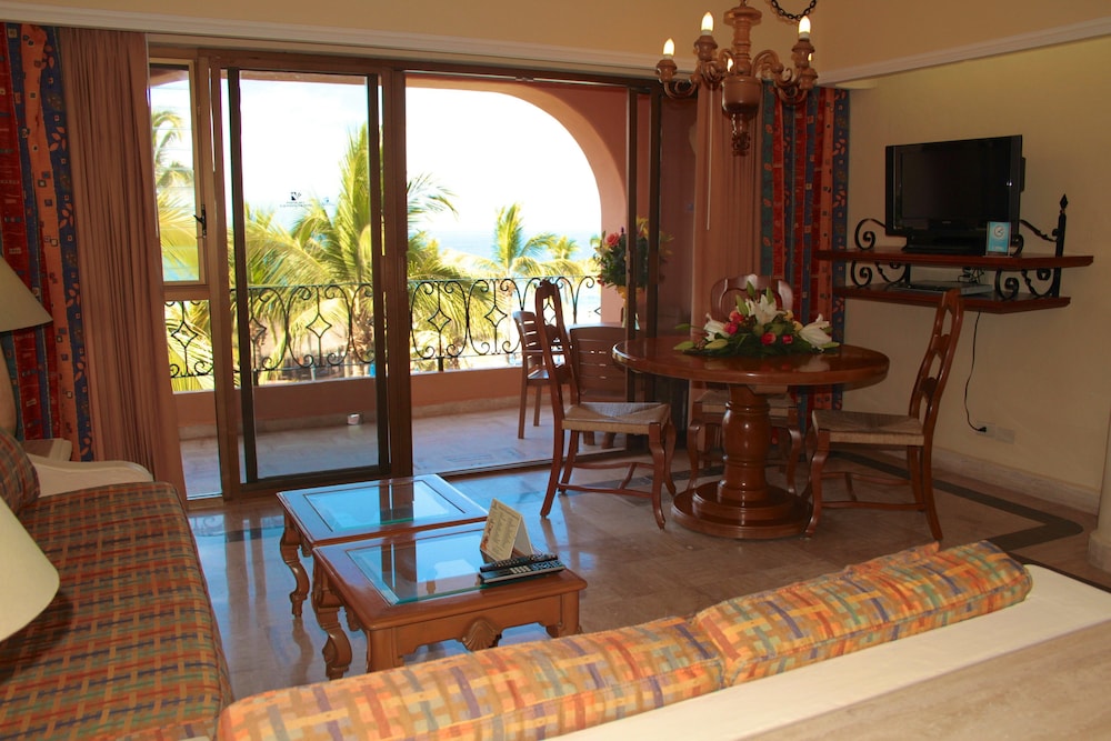 Suite, 1 Bedroom - Photo 1
