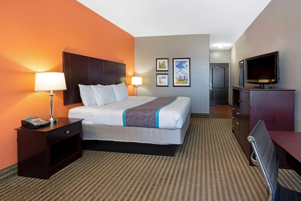 Room, 1 King Bed, Non Smoking - Photo 2