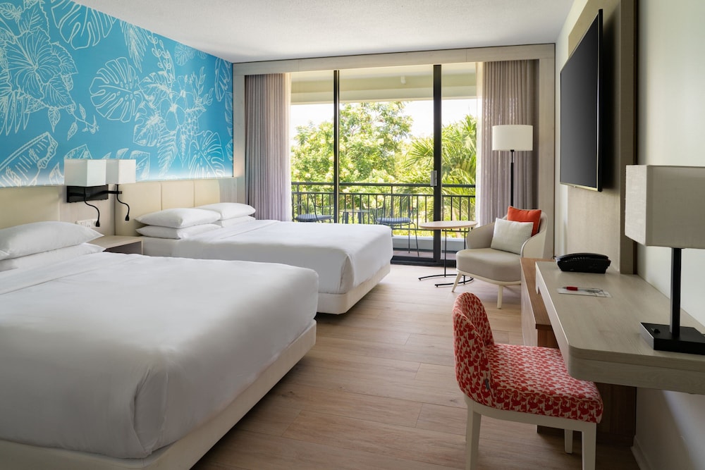 Queen Room with Two Queen Beds and Balcony (Non Smoking)