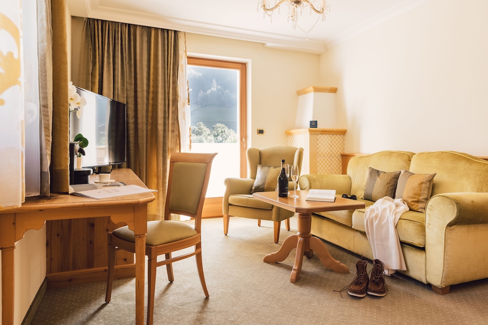 Premier Suite - Photo 2