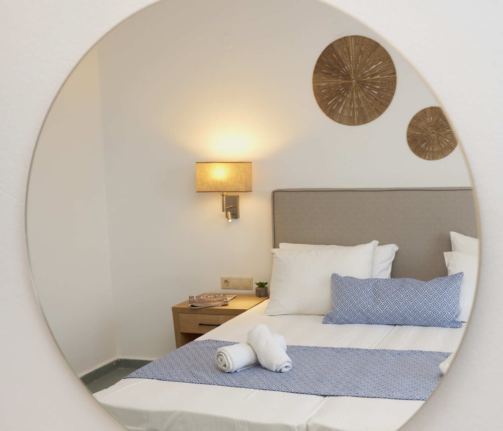 Standard Studio Suite, 1 Queen Bed, Sea View
