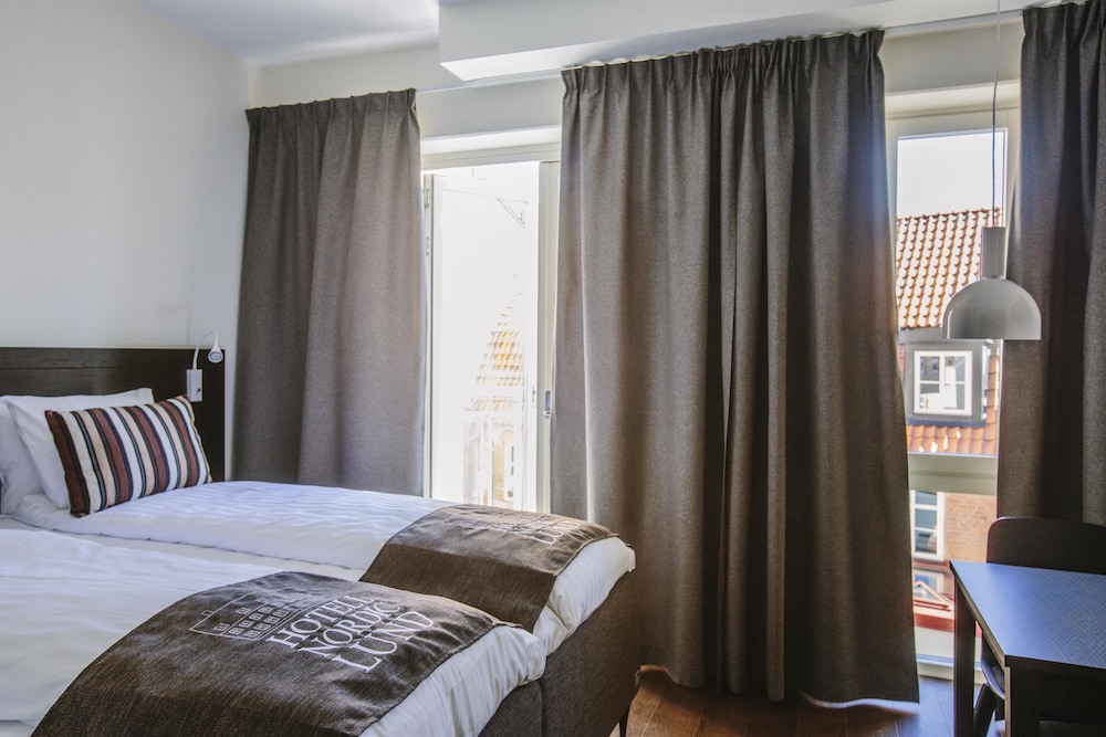 Superior Room, 2 Twin Beds, Non Smoking thumbnail 6