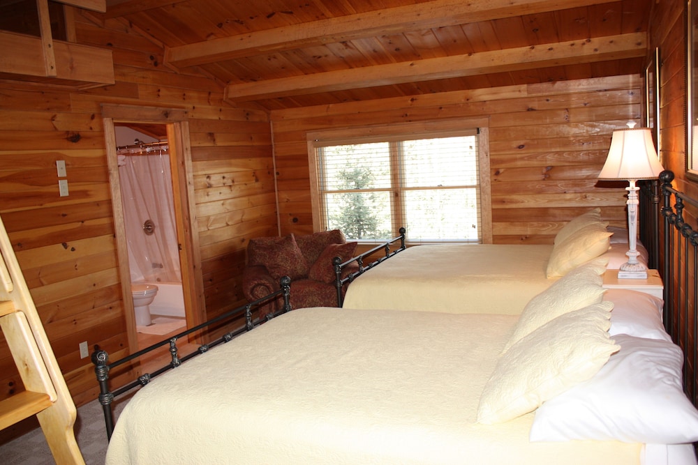 Room, 2 Queen Beds photo 3
