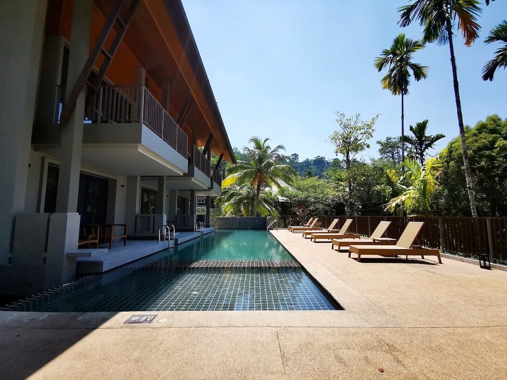 Deluxe Room, Pool Access