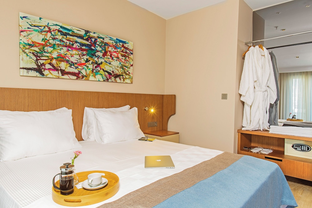 Junior Double or Twin Room photo 2