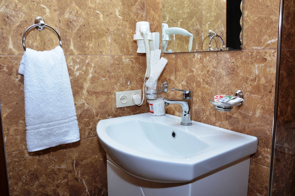 Basic Twin Room, Smoking, Ground Floor