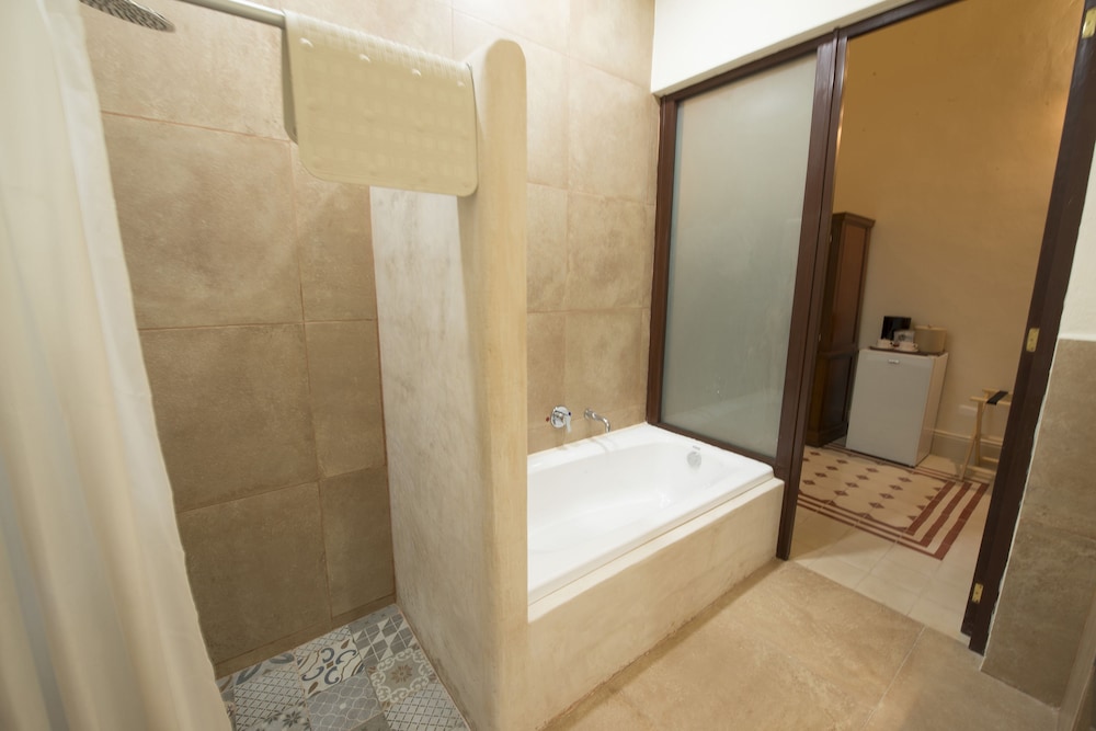 Deluxe Villa, 1 King Bed, Pool Access, Poolside - Photo 19