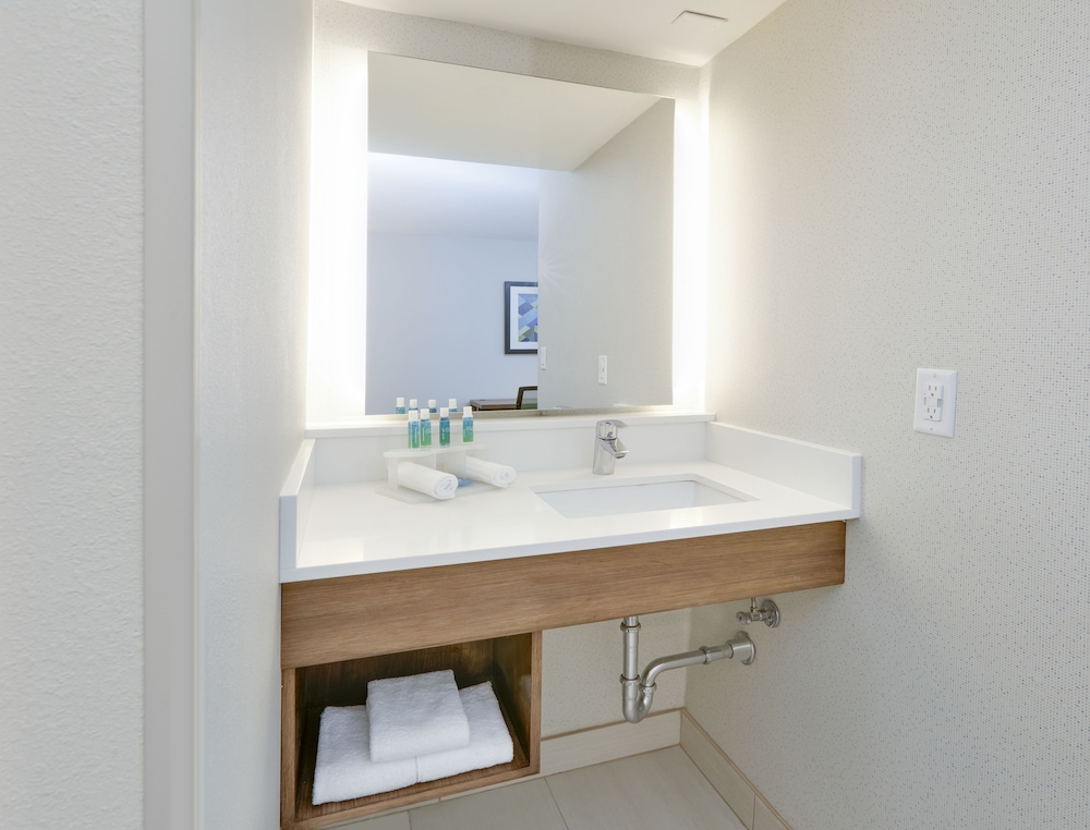 Suite, 2 Double Beds - Photo 6