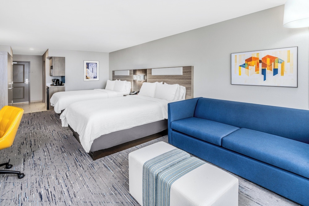 Suite, 2 Queen Beds, Accessible Bathtub photo 2