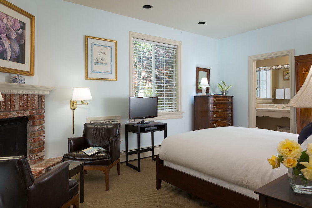 05-Ivory room