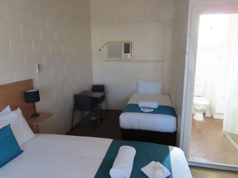 Standard Twin Room photo 2