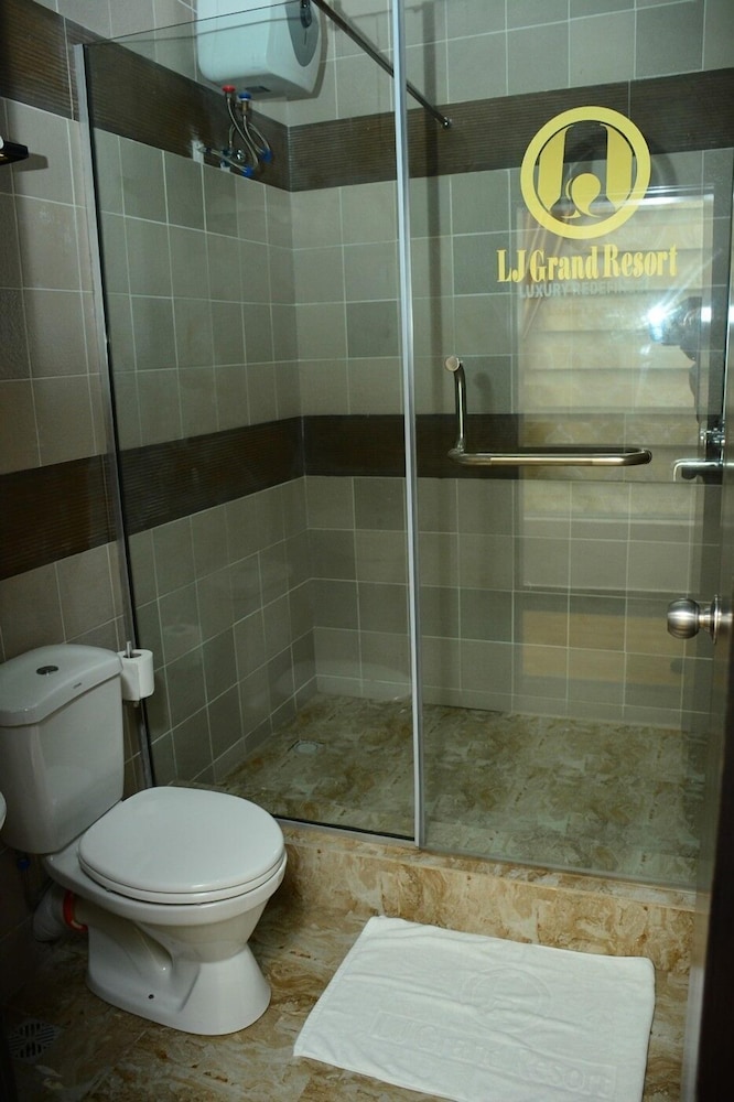 Luxury Gold Standard photo 3