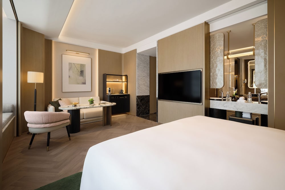 Fairmont Gold, Room, 1 King Bed photo 2