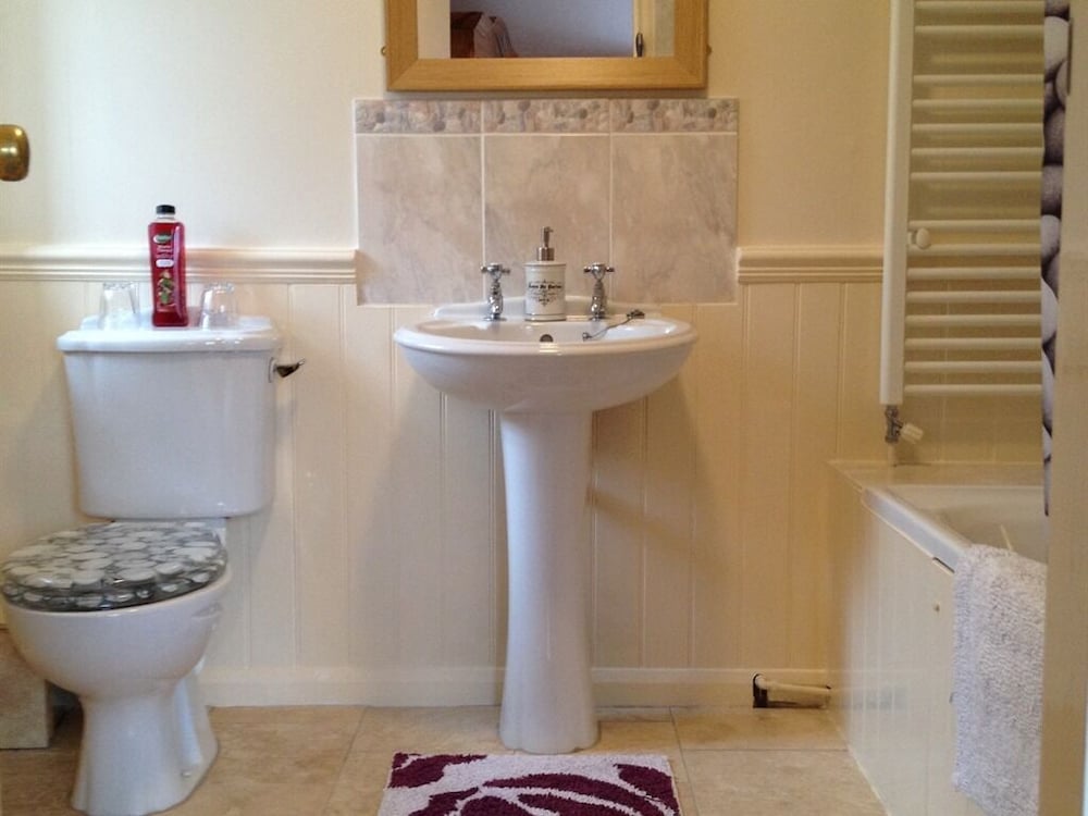 Double Room, Ensuite (Bath and Shower) photo 3