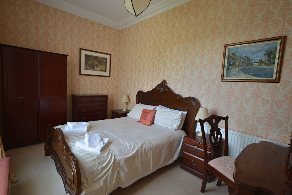 Standard Room, 1 King Bed, Shared Bathroom (Redwing) photo 1